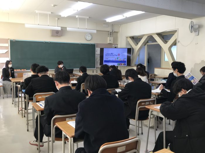 12/21、横浜市立東高校で行われた「Premium Program」に参加しました